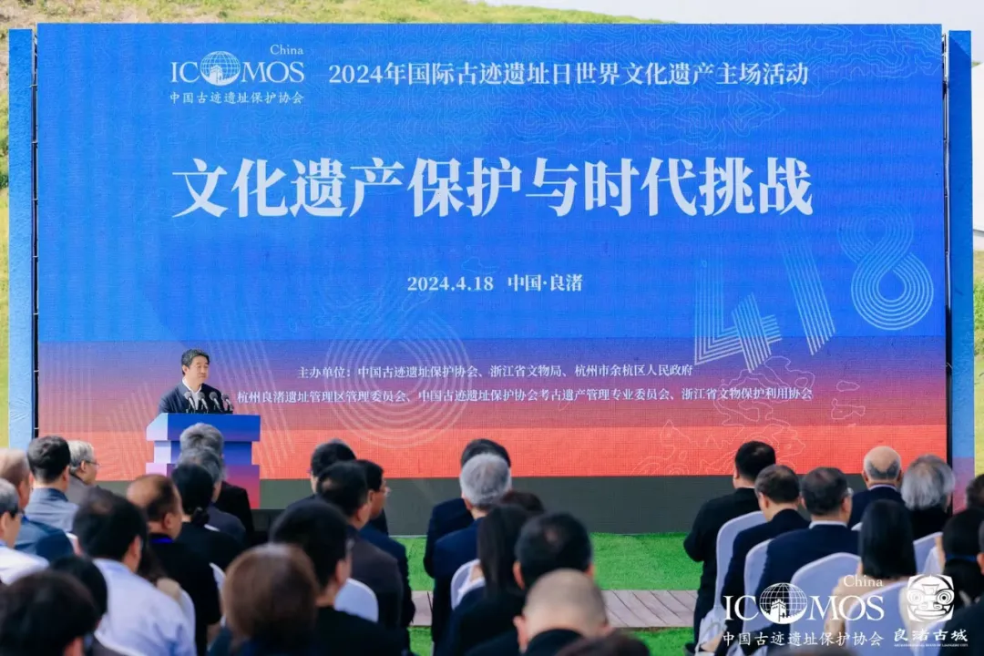 邓超主持开幕式